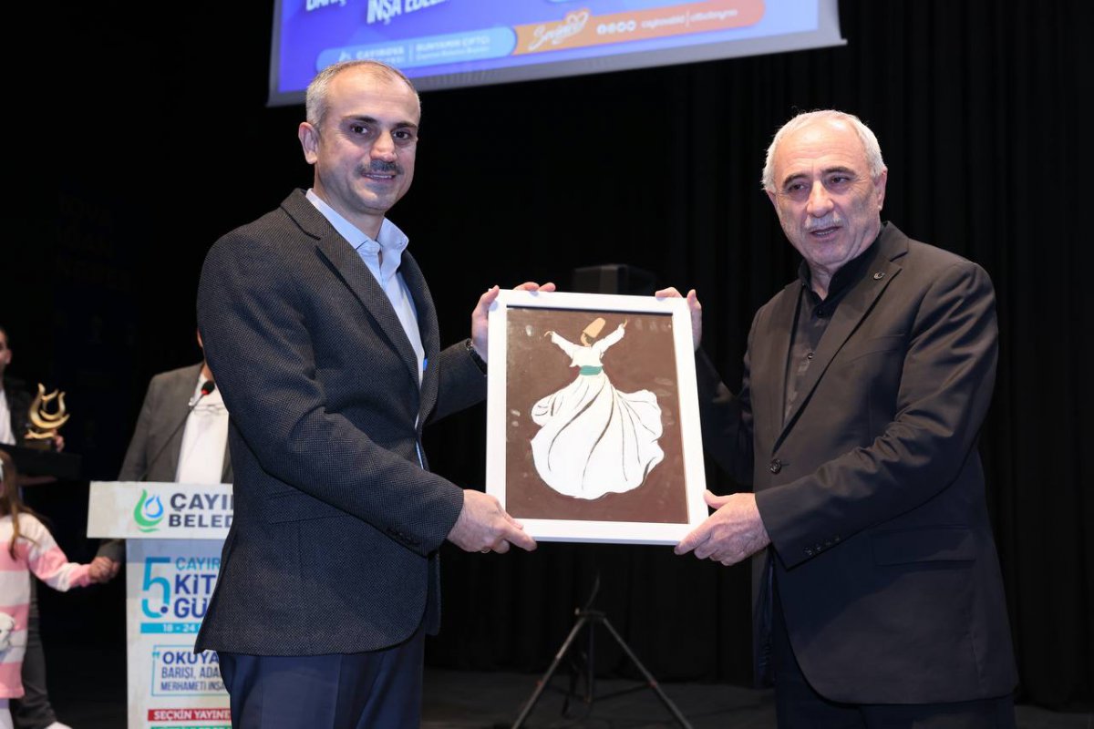 Nurullah Genç, “Güzel ve doğru kelimenin peşine düşün”