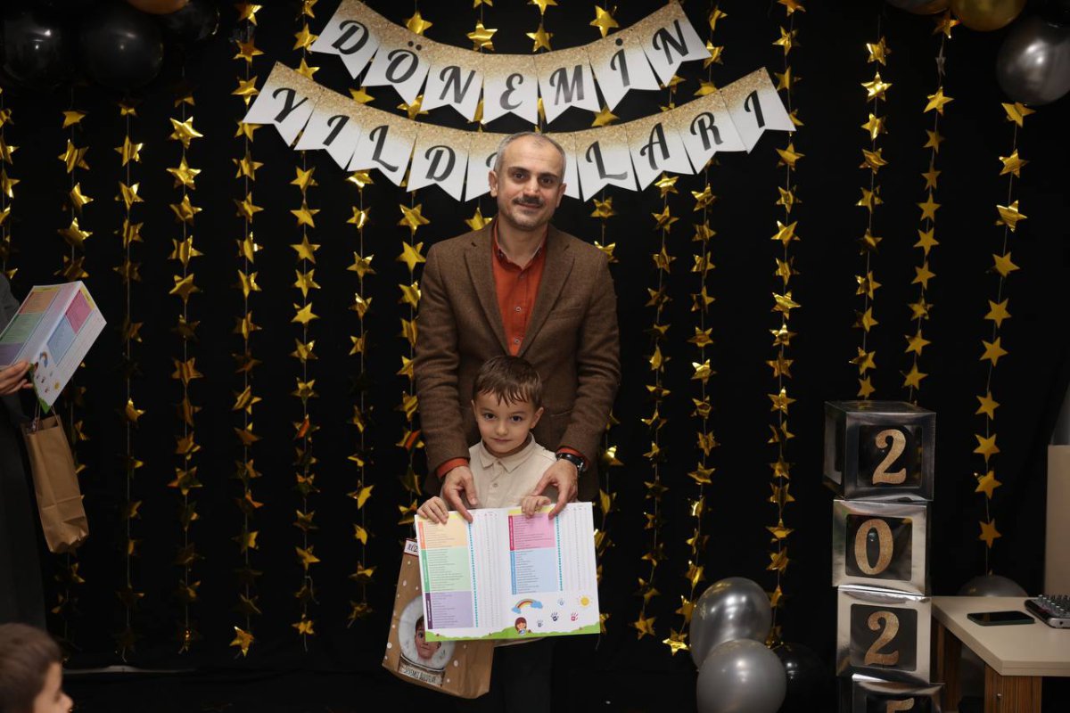 Çiftçi, miniklerin karne heyecanına ortak oldu