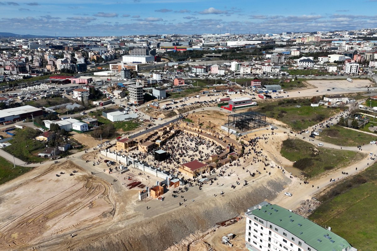 Çayırova Mekke Film Platosu, ziyaretçi akınına uğradı