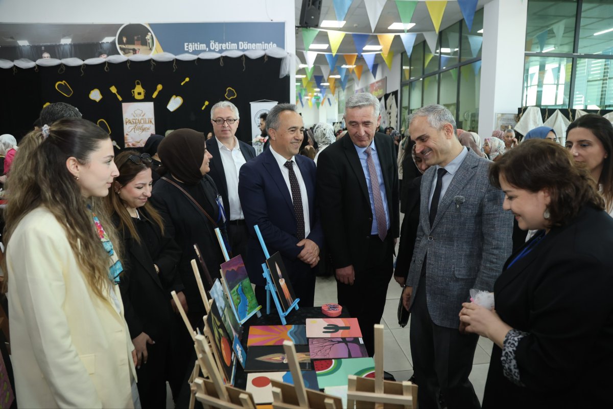 Çayırova’da ‘El Sanatları Sergisi’nin kurdelesi kesildi