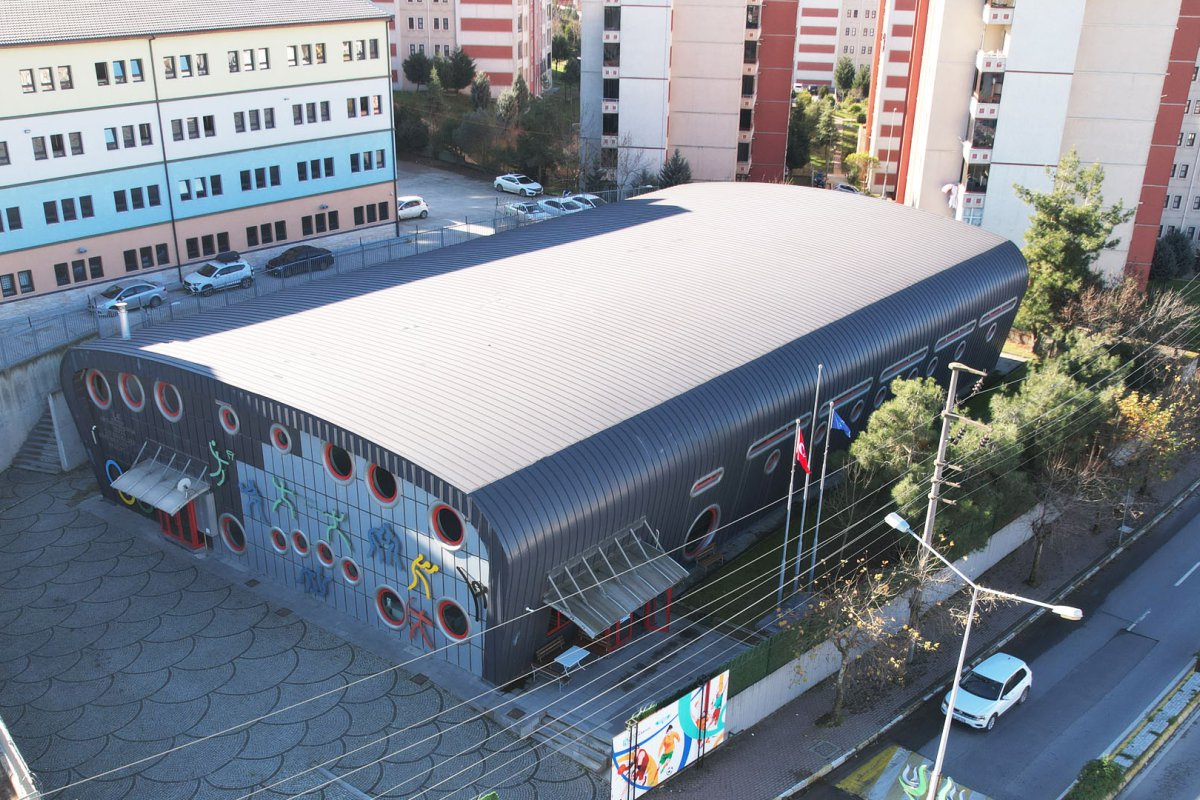 Emek Mahallesi Şehit Er Mücahit Okur Spor Salonu